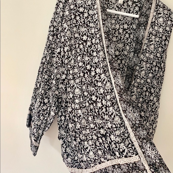 Kimono Style Cardigan - Picture 2 of 8